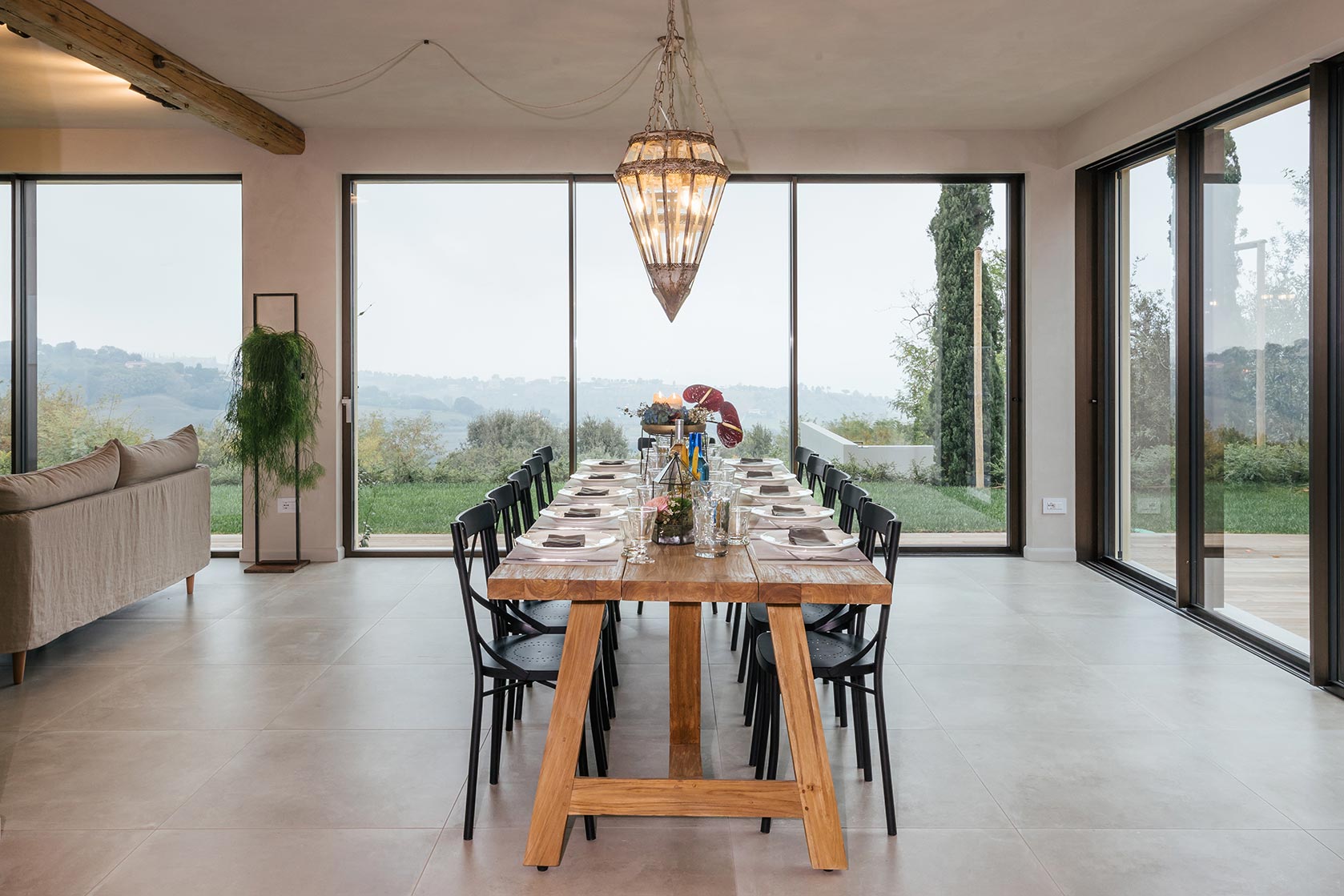 Informal-dining-space-with-floor-to-ceiling-windows