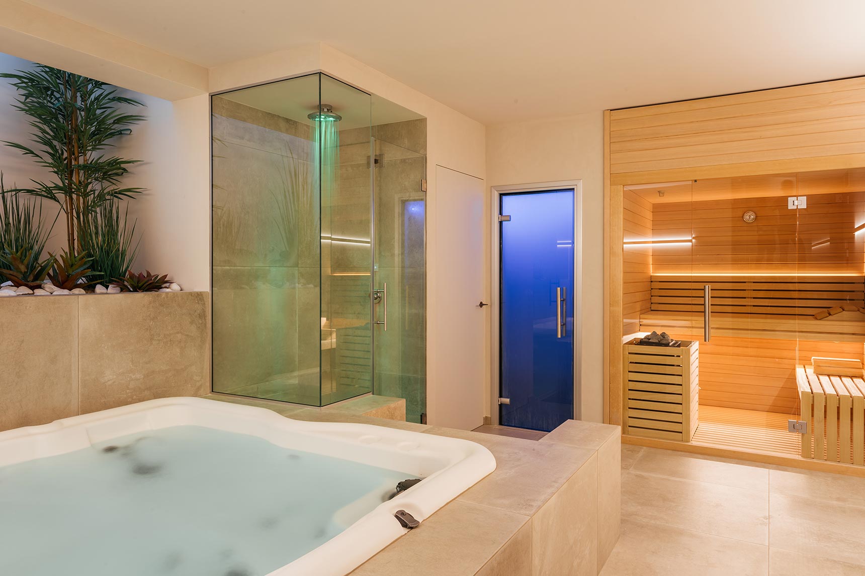 Spa-pan-out,-Sauna,-jacuzzi,-shower-and-steam-room_Villa-Olivo_Photo-credit-Andrea-Volpini-(1)
